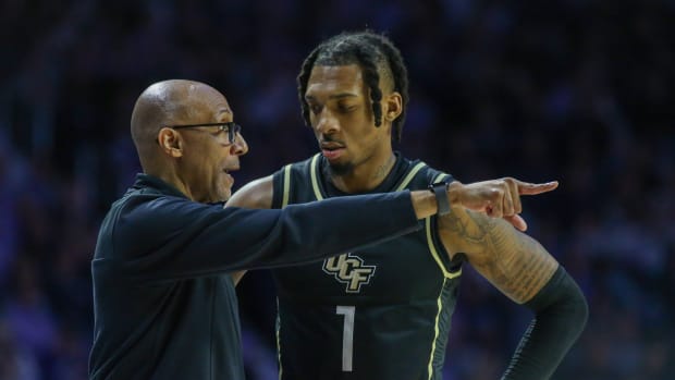 Jan 6, 2024; Manhattan, Kansas, USA; UCF Knights head coach Johnny Dawkins talks to guard Antwann Jones (1) during the second half Kansas State Wildcats at Bramlage Coliseum. Mandatory Credit: Scott Sewell-USA TODAY Sports  